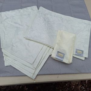 Ivory Jacquard Table runners, Placemats and Napkins